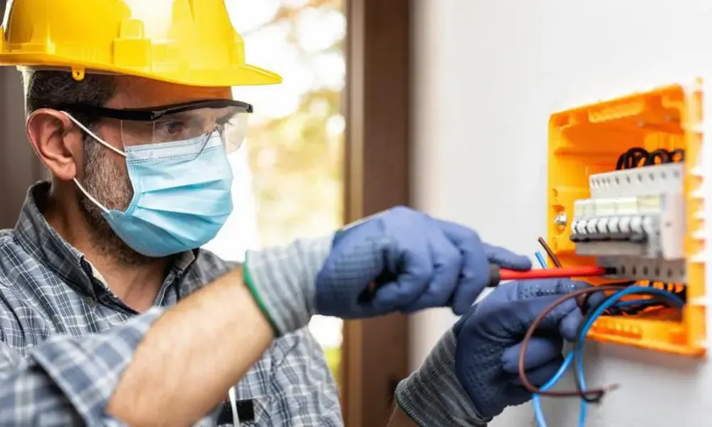 électricien au travail